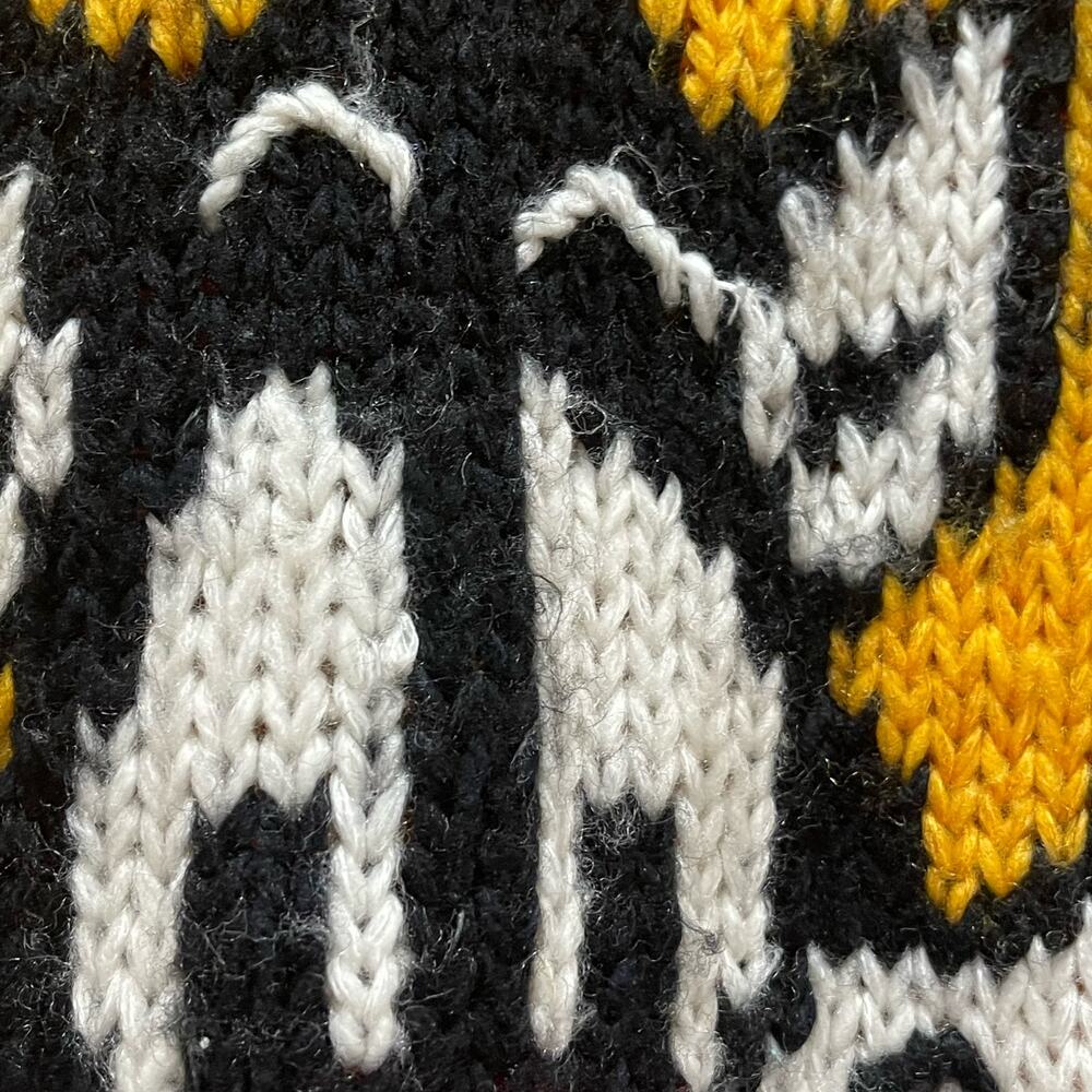 Vintage Oversized Looney Tunes Sylvester The Cat Yellow Sweater Size‎ Large - Picture 4 of 7